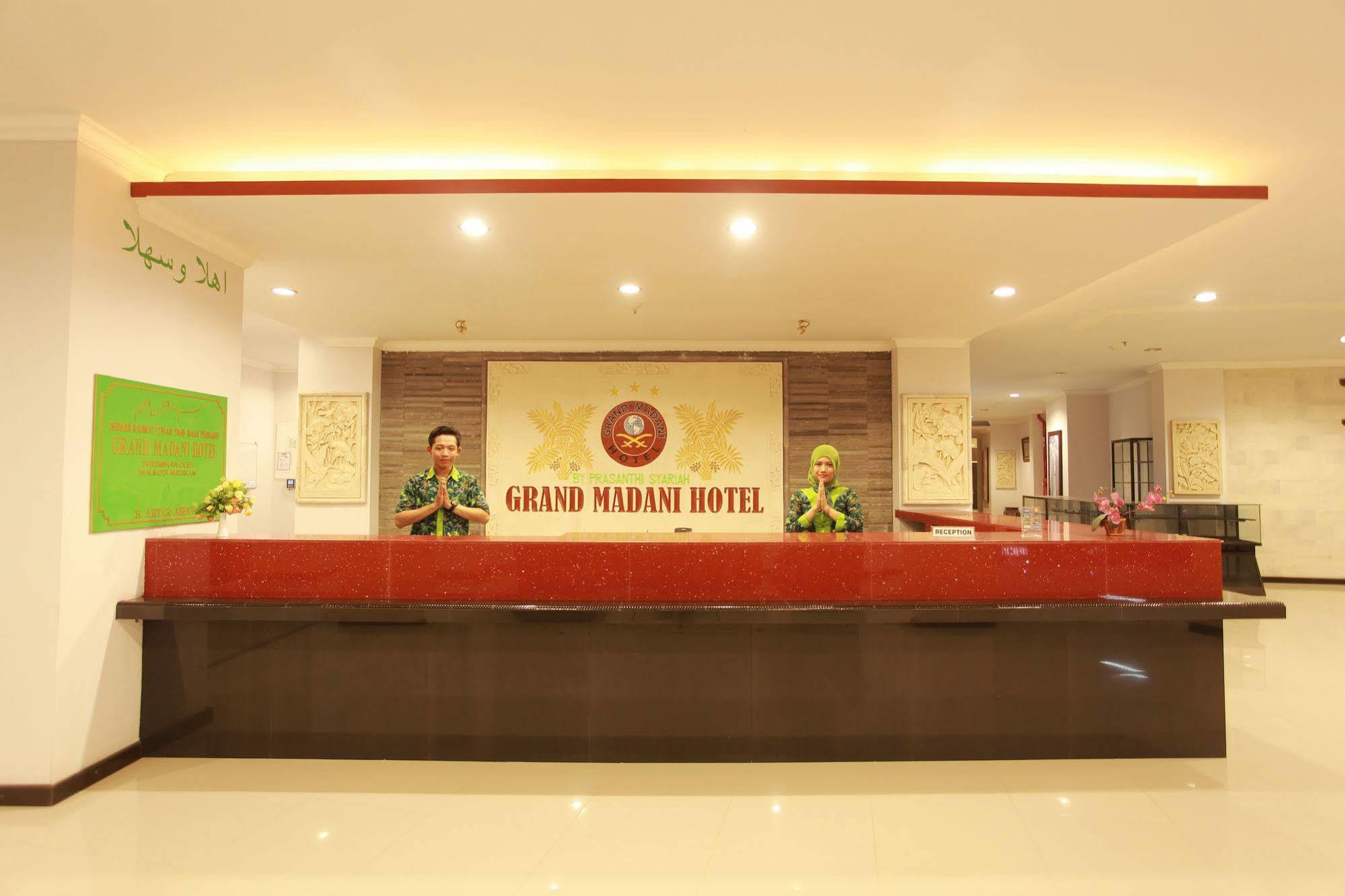 Grand Madani Hotel Mataram Buitenkant foto